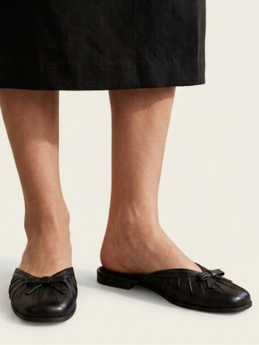 Report Sugar Women's Black Leather Mules with Bow